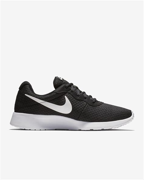 Nike Tanjun Women's Shoes. Nike CH